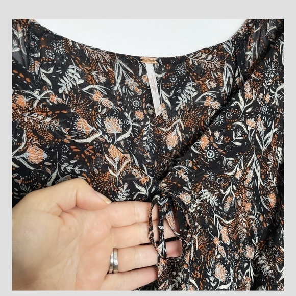 Free People Bell Sleeve Black Peach Print Top Long Sleeve Tie Front Blouse XS - Picture 5 of 7